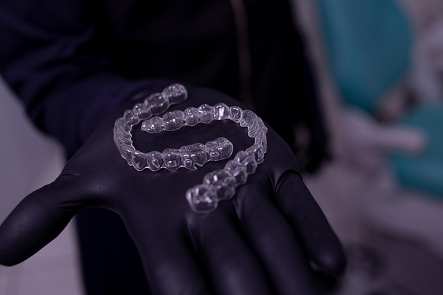 Sådan vedligeholder du dine invisalign-skinner korrekt